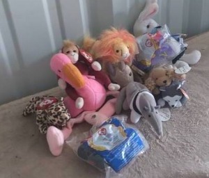 lot 109 image: Nice Lot of Ty Beanie Babies---See Pics