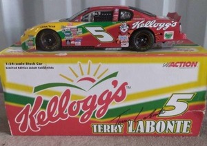 lot 110 image: Terry Labonte Kelloggs 124 Scale Die Cast Car with Box