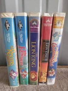 lot 137 image: Selection of 5 Disney VHS Movies--Including Lion King 1&2, Dogs Christmas Movie