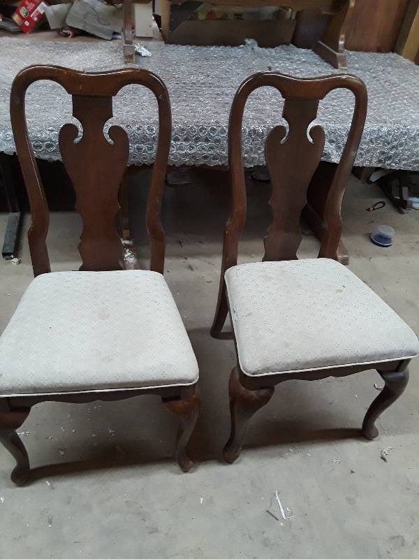 lot 148 image: dining room chairs x 2 ...