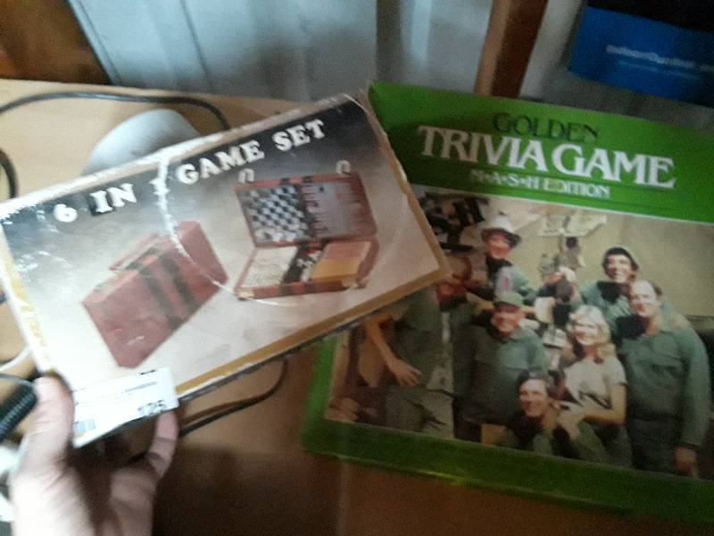 lot 125 image: 6 in 1 game et and trivia game MASH...