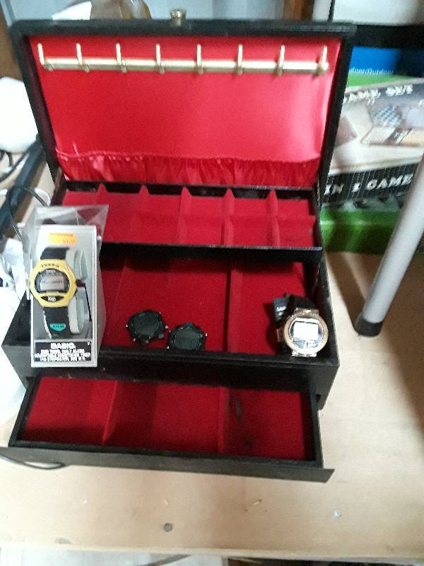 lot 124 image: 1 casino 2 lorus watches 1 Seiko re...