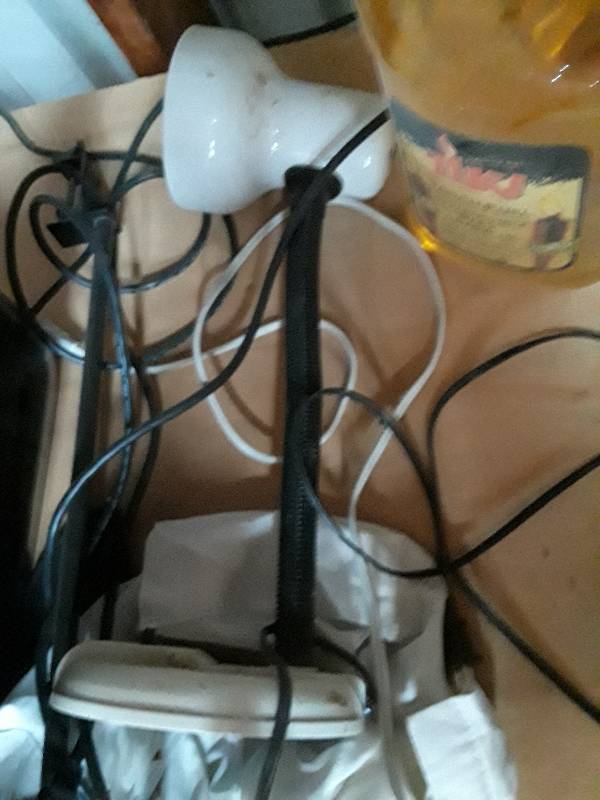 lot 122 image: 2 tabletop desk lamps and 1 clip o...