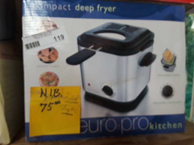 lot 119 image: Euro-pro compact deep fyer...