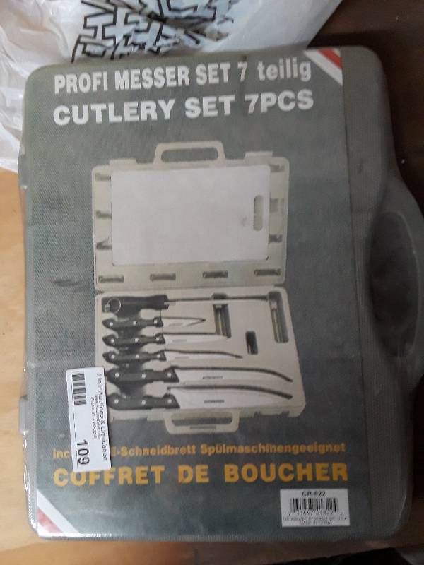 lot 109 image: 7 piece cutlery set NIB...