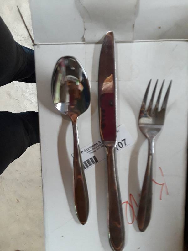 lot 107 image: Oneida stainless silverware set 13 ...