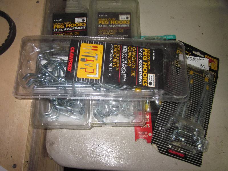 lot 51 image: peg hooks  of 32 IN PACKAGE  X3...