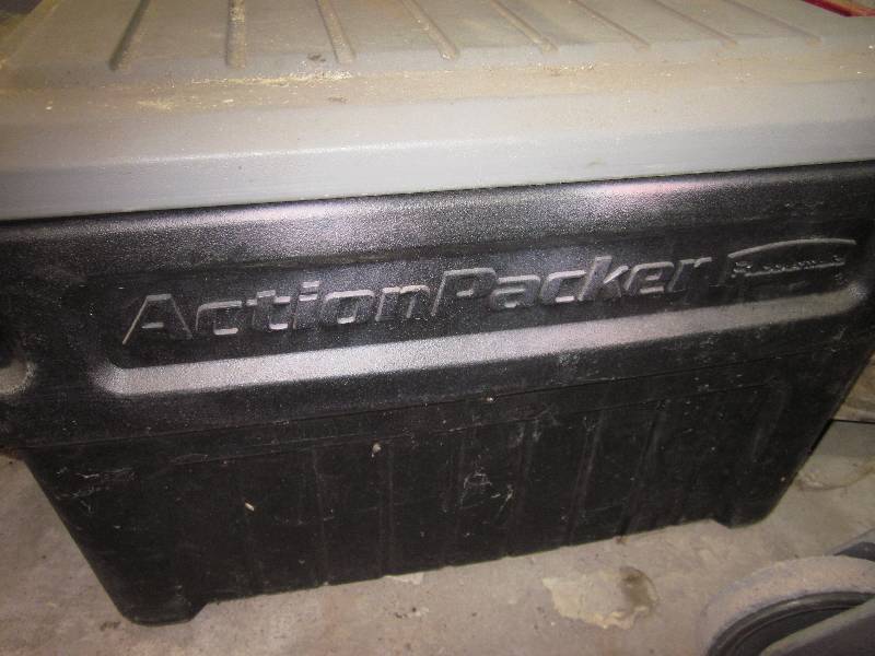 lot 91 image: Rubber maid action packer chest...