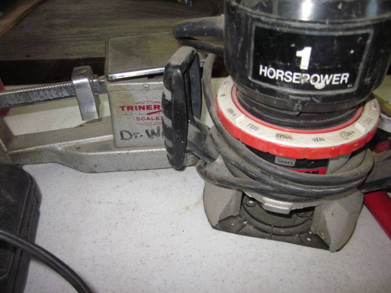 lot 73 image: Craftsman 1 HP ROUTER, Triner scale- 1 lb.