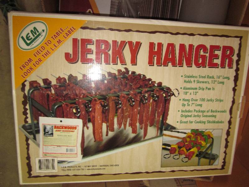 lot 87 image: 2 jerky drying racks and pizza pan...