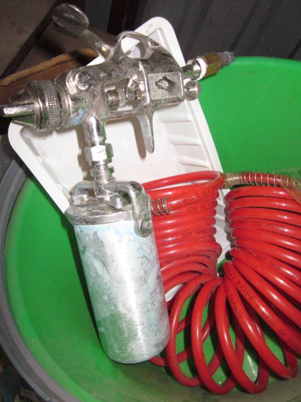 lot 39 image: Spray Paint guns x 3 airline- paint...