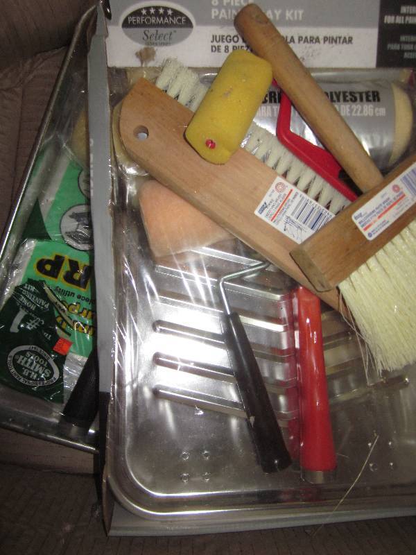 lot 14 image: Painting supplies - assorted pans &...