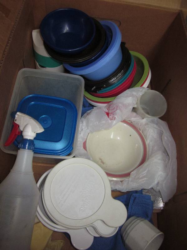 lot 27 image: Plastic bowls x 10 corning ware  bo...
