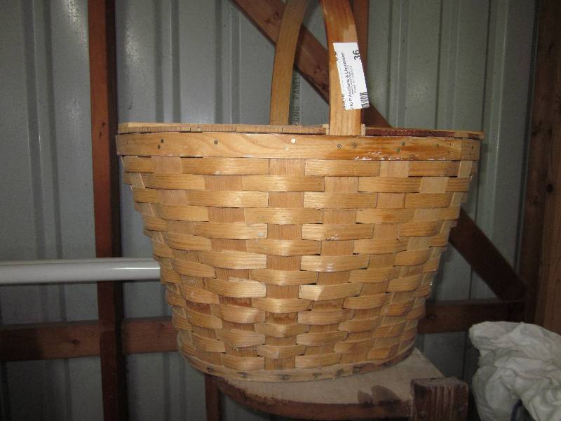 lot 36 image: Wicker picnic basket 15 tall...