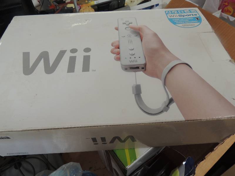 lot 6 image: Wii- Wii Sports 1 controller with Wii sports game (in box)