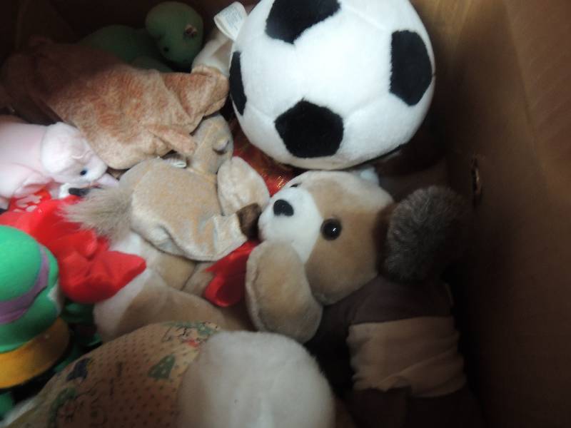 lot 262 image: Box of Beanie Babies...