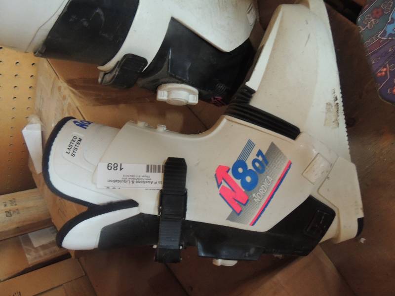 lot 189 image: Nordica N807 ski shoes size 10...