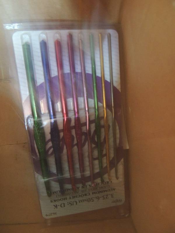 lot 206 image: CROCHET NEEDLES & YARN