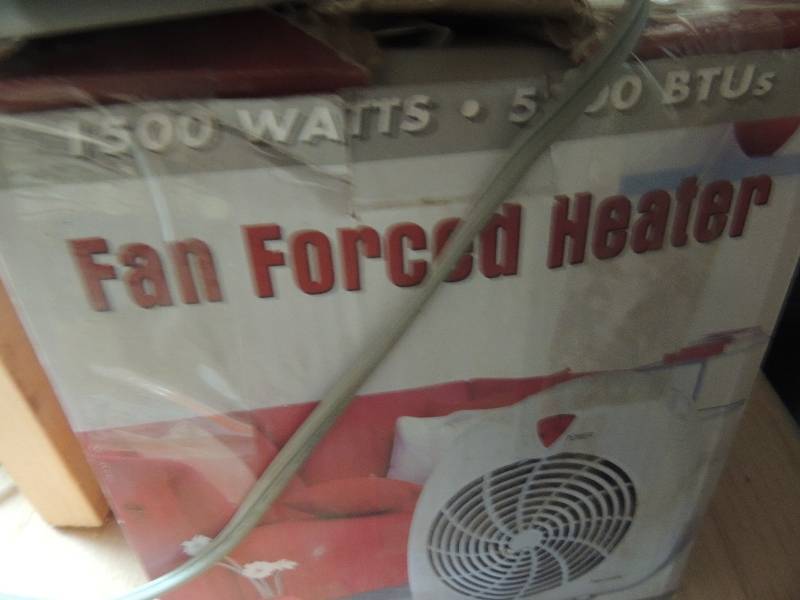 lot 202 image: Pelonis 1500 watt fan with forced h...