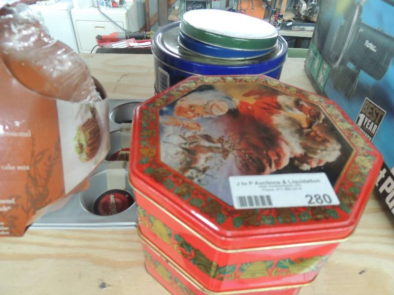 lot 280 image: Decorative tins, cake pan set and m...