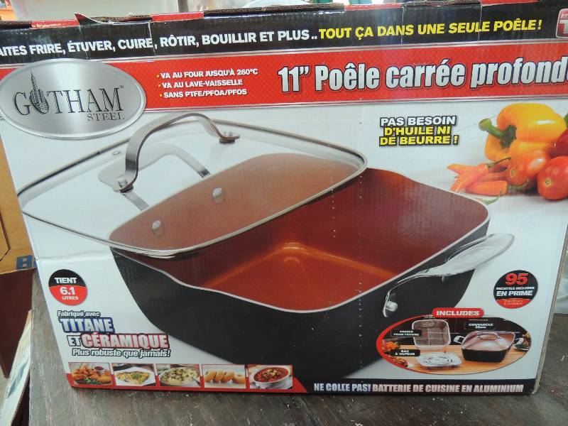 lot 288 image: 11 Deep square pan Titanium cerami...