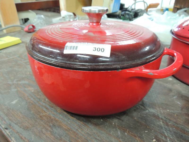 lot 300 image: LODGE CAST  IRON POT WITH LID...