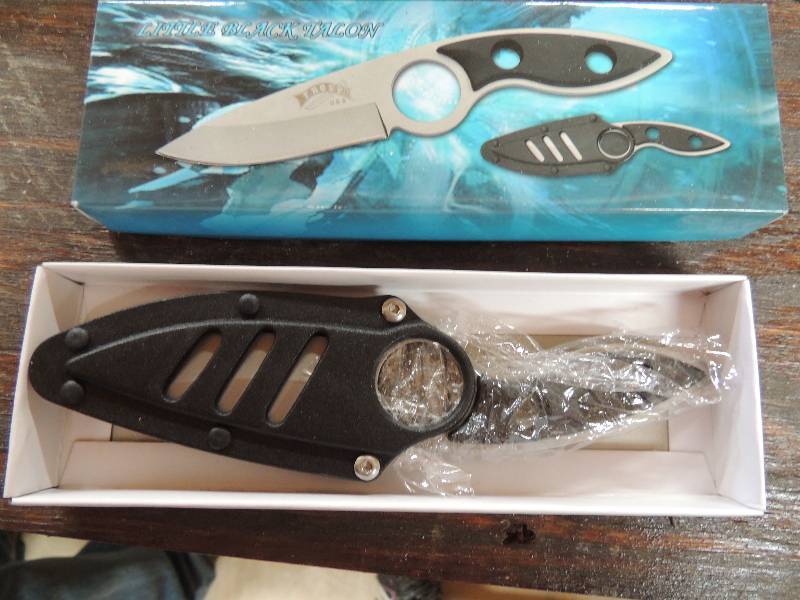 lot 317 image: Knife (s)- Little black talon hh924...