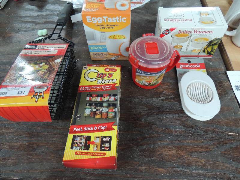 lot 324 image: Flip cooking basket, ,egg slicer,egg ...