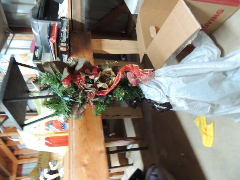 lot 340 image: christmas light stand...