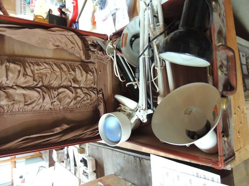 lot 355 image: Antique camera with stand, extra le...