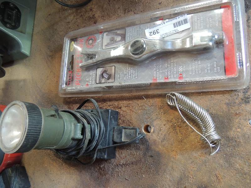 lot 392 image: new pickel fork soidier iron...