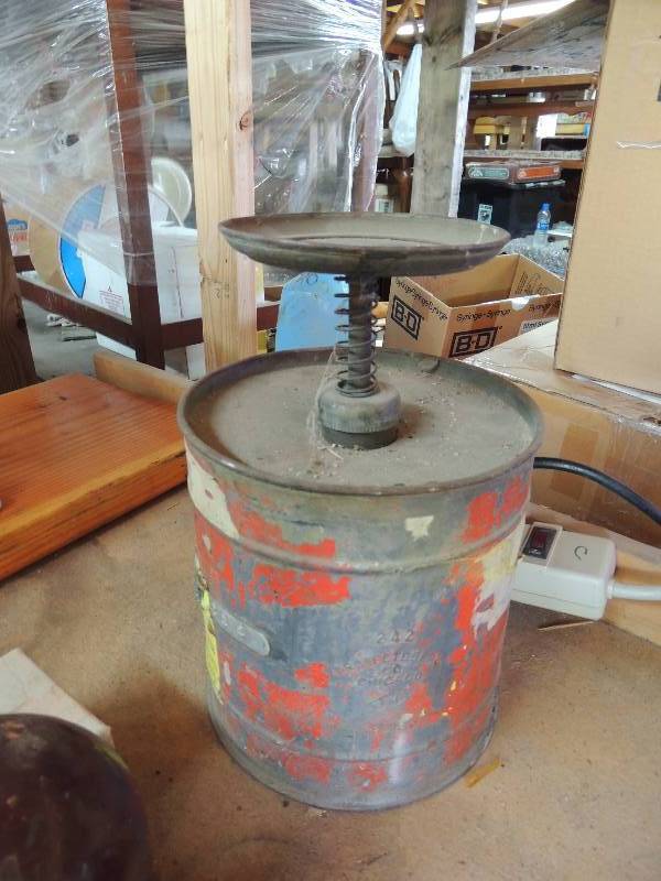 lot 400 image: Chemical bucket scale and metal fun...