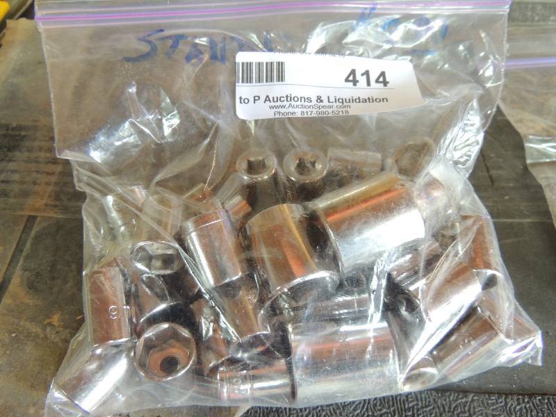 lot 414 image: metric sockets...