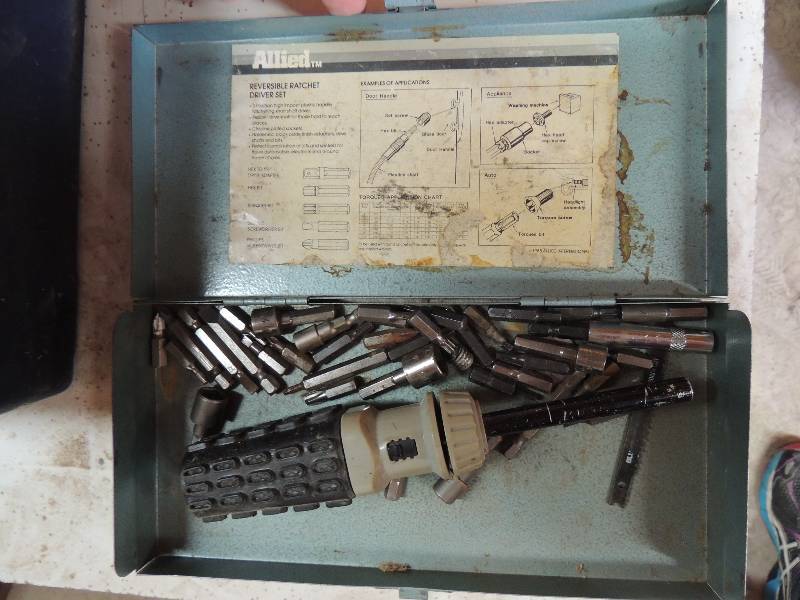 lot 499 image: Ratchet driver set in tin box ...