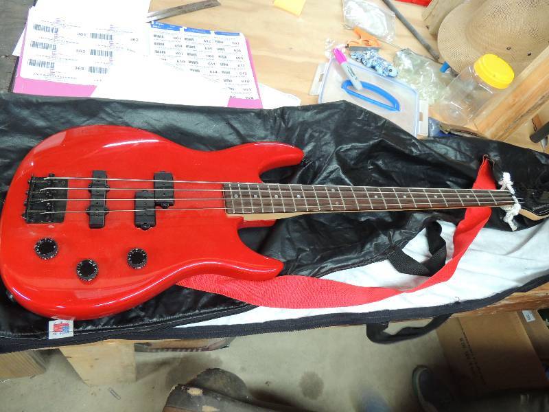 lot 264 image: Peavey hand Crafter Bass Guitar...