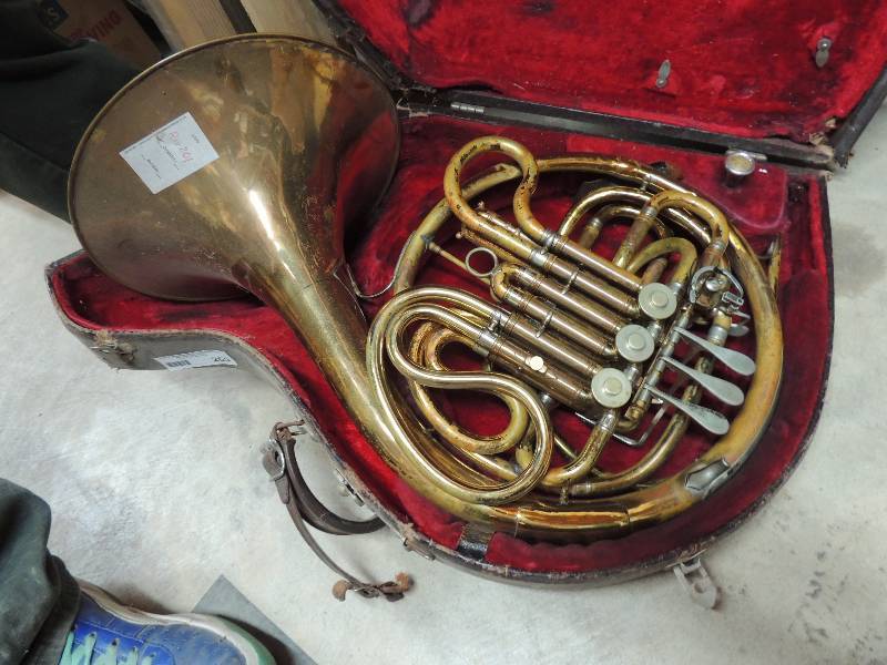 lot 265 image: French Horn - unk maker...