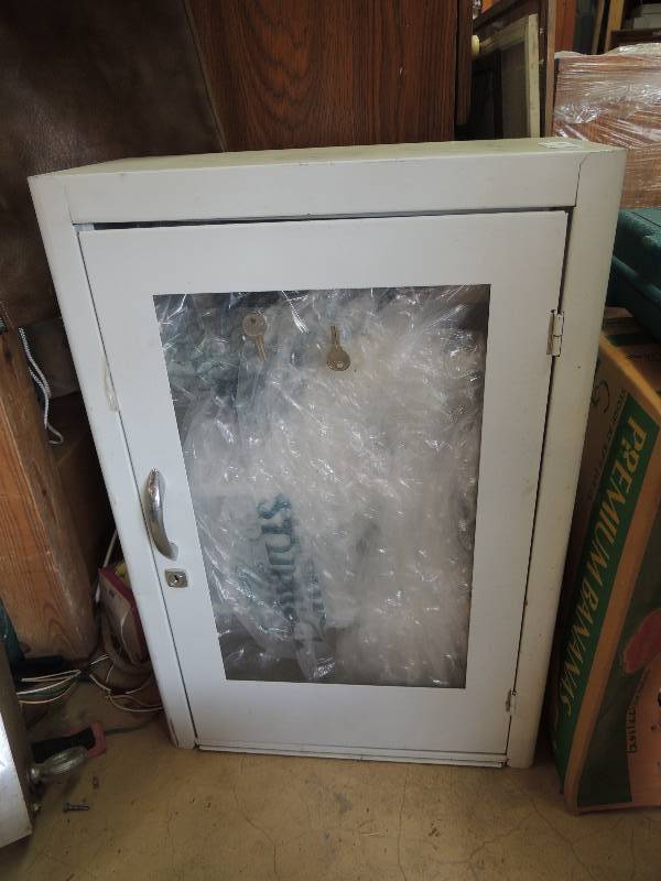 lot 509 image: White bathroom vanity cabinet...