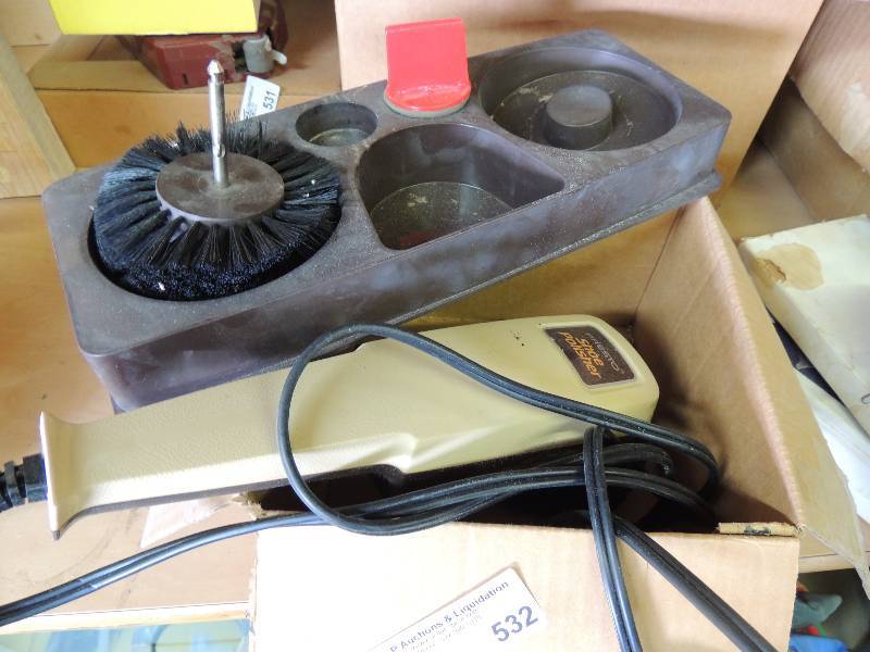 lot 532 image: Presto shoe shine machine...