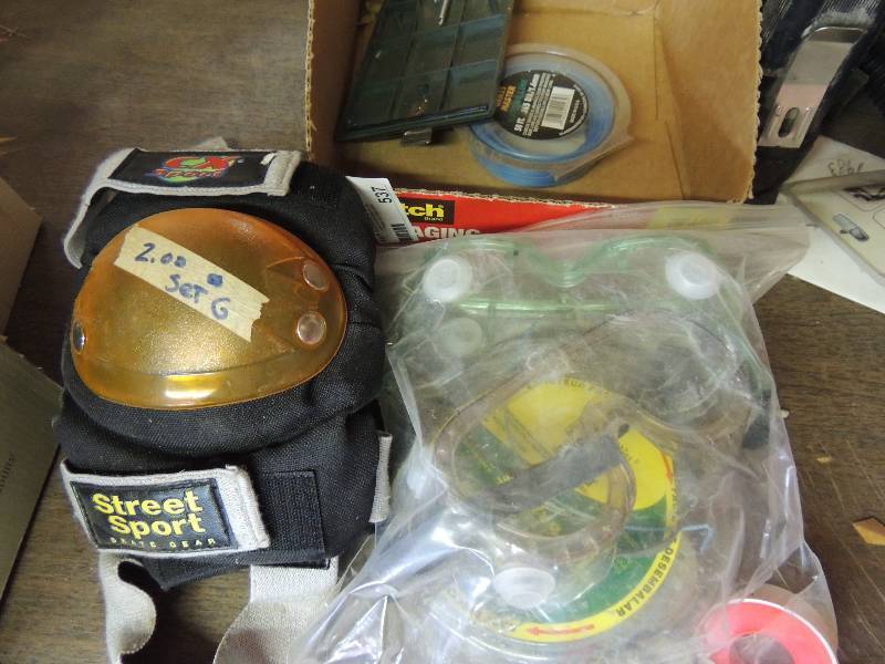 lot 537 image: Googles, kneepads, and wedeater str...