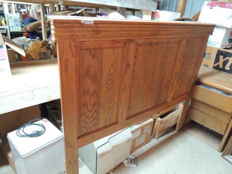 lot 512 image: Queen size mattress with headboard...