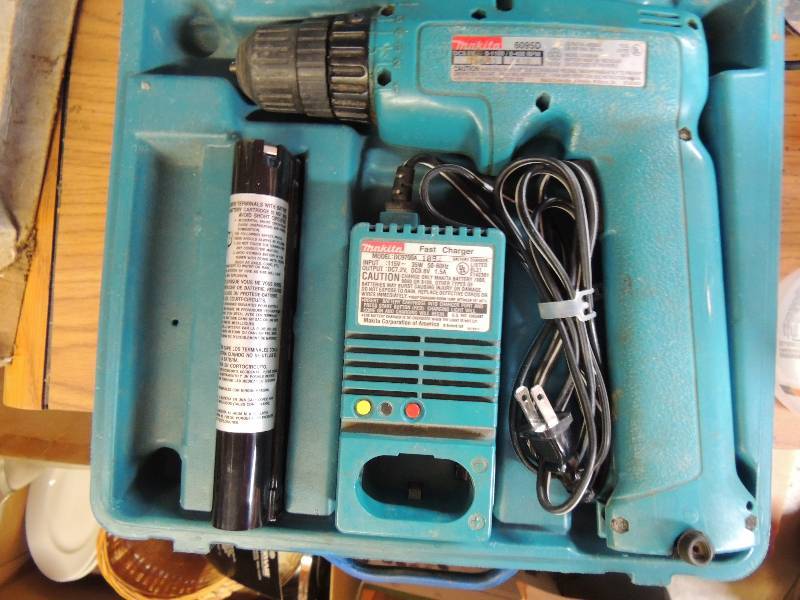 lot 607 image: MAKITA POWER DRILL ...