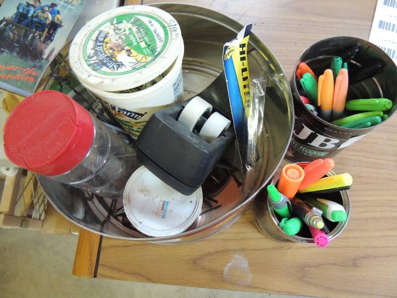 lot 623 image: 2 CANS OF HIGHLIGHTERS & PENS...