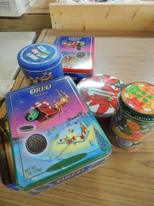 lot 631 image: CHRISTMAS TINS X5...