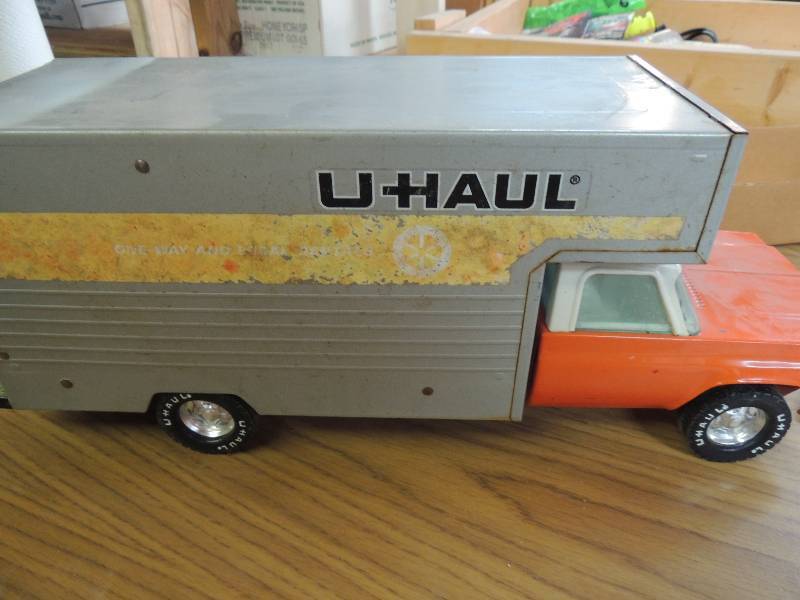 lot 638 image: TOY MODEL UHAUL TRUCK - A8 INCK...