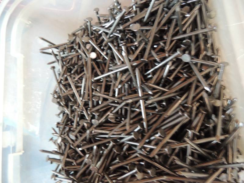 lot 642 image: 10 POUND BUCKET OF NAILS...