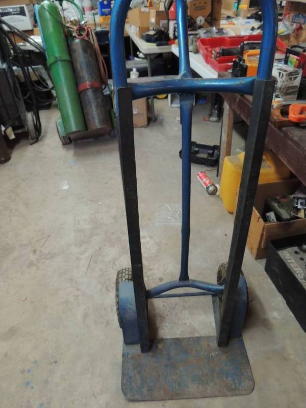 lot 648 image: HAND TRUCK  DOLLY