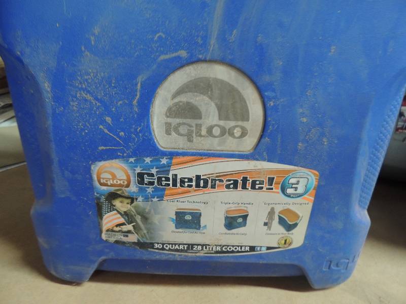 lot 651 image: IGLOO ICE CHEST 30 QT.