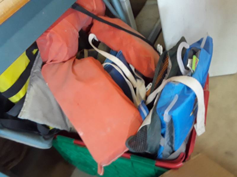 lot 547 image: SEVERAL  Life jackets adult to child SIZES