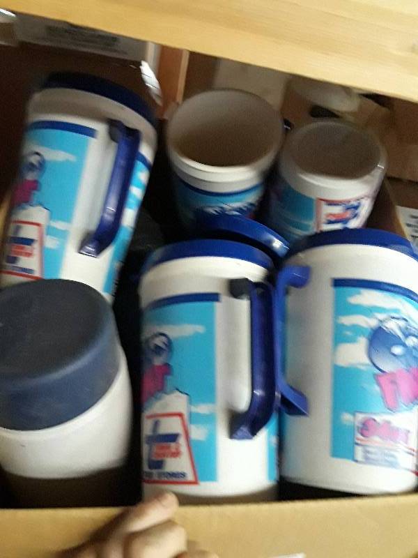 lot 565 image: box of cooler cups...