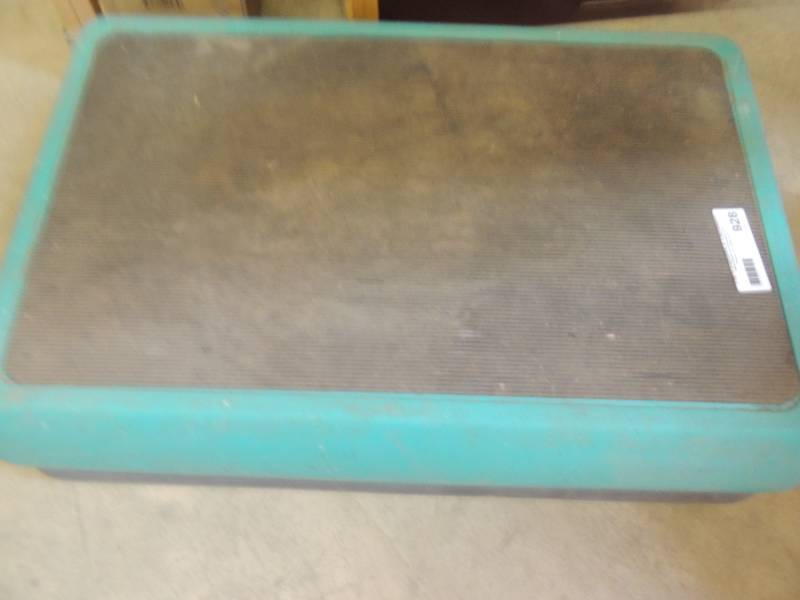 lot 928 image: Exercise stepper - new...